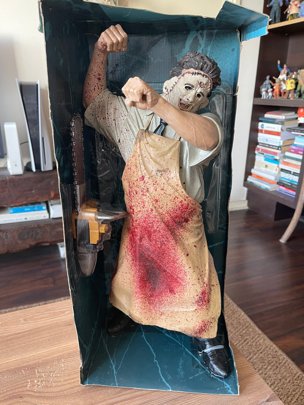 LEATHERFACE MOVIE MANIACS SERIES 4 ESCALA 1/4 18” PULGADAS CON SONIDO Y SENSOR DE SONIDO AÑO 2001