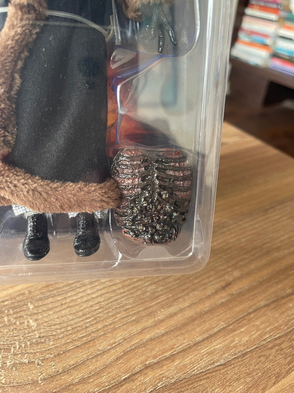 🐝🔪 CANDYMAN – NECA RETRO CLOTH 🔪🐝