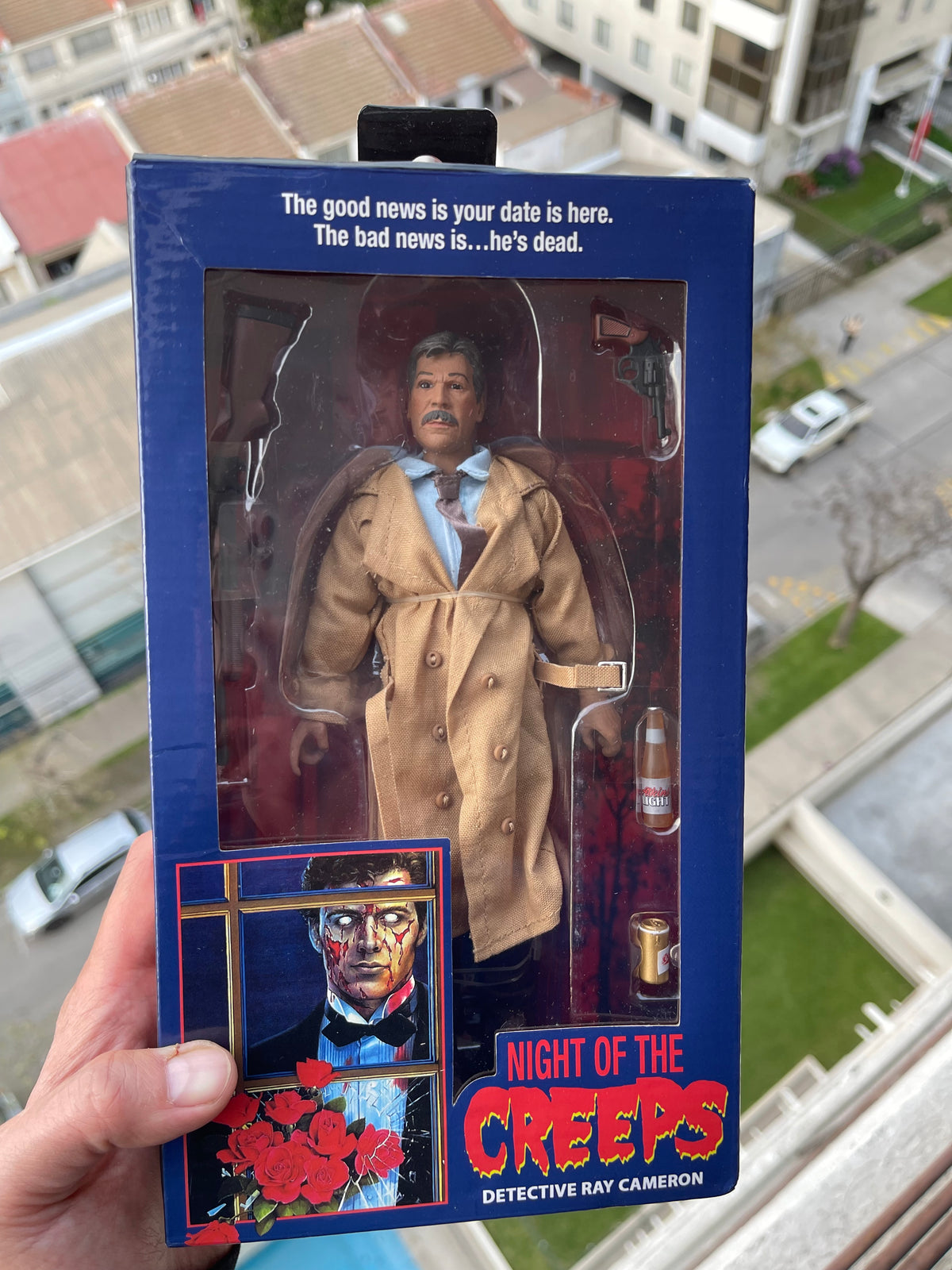 🕵️‍♂️🧟 NIGHT OF THE CREEPS – DETECTIVE RAY CAMERON NECA RETRO CLOTH 8” 🔥