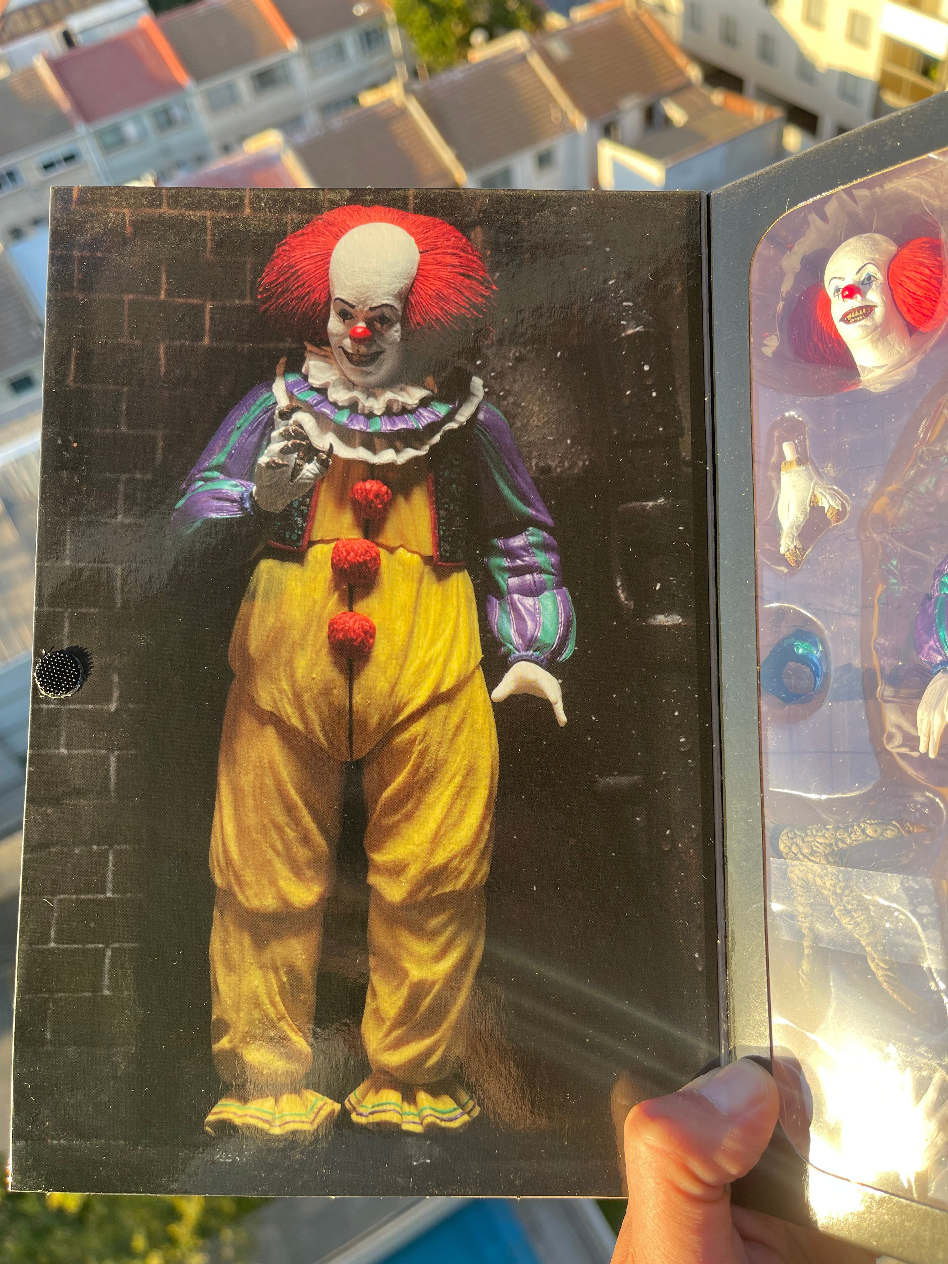 IT Pennywise 1990 Neca Ultimate (Caja Negra)