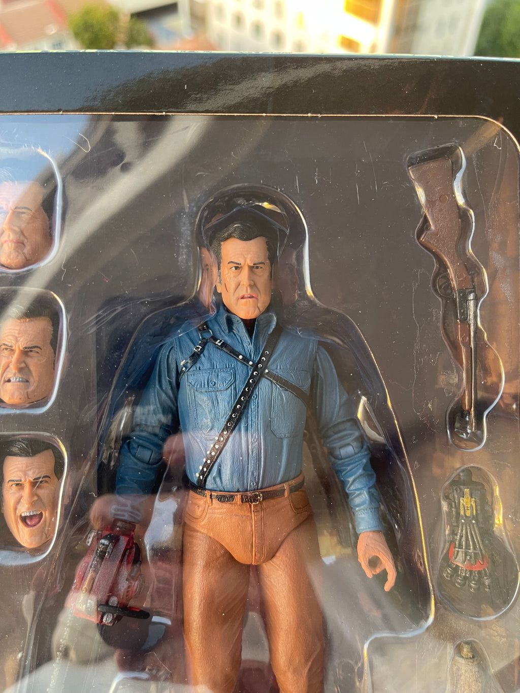 Ash vs Evil Dead (Ash Williams) Caja 3D Neca Ultimate
