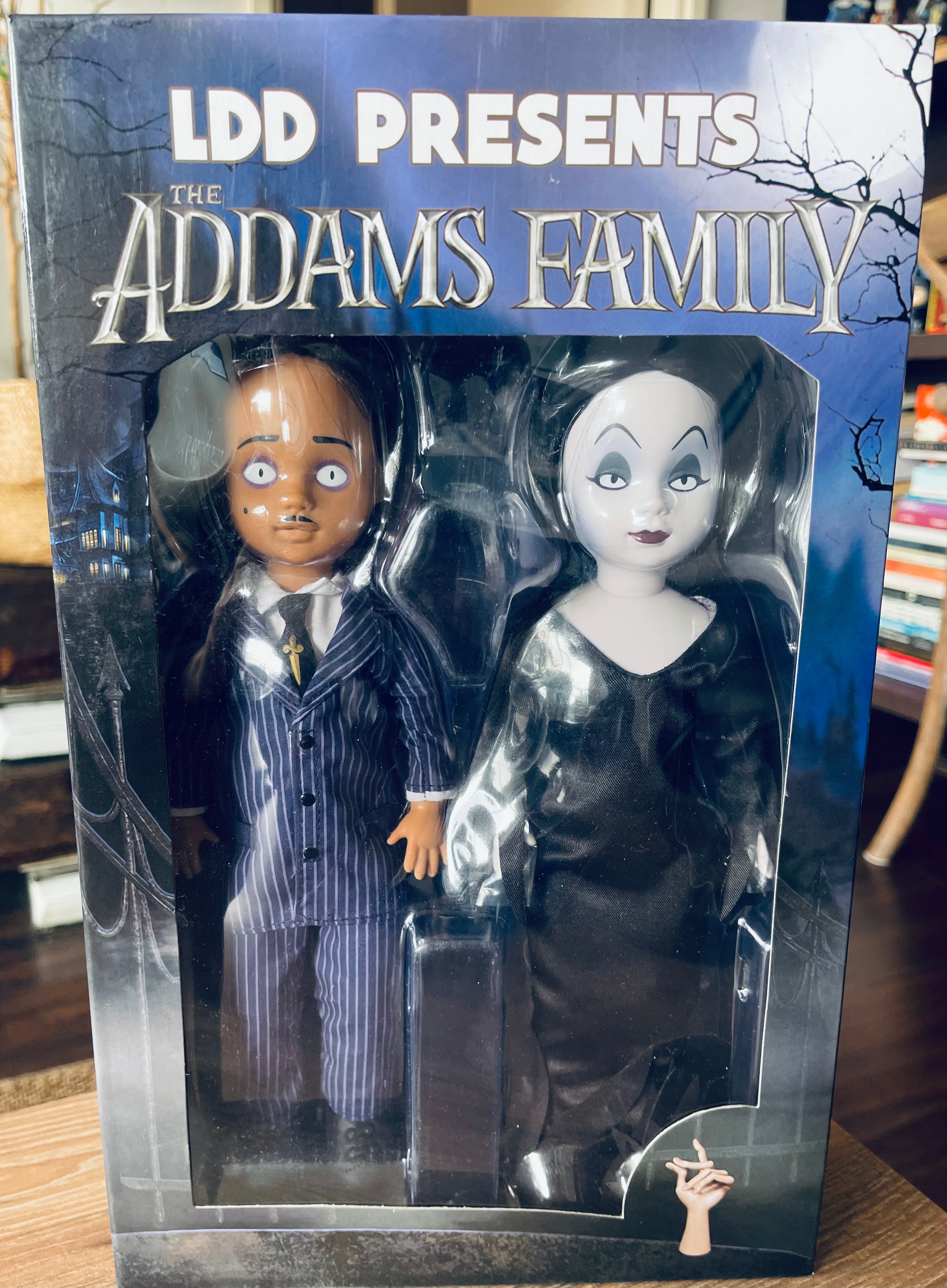The Addams Family- Gómez & Morticia escala 1/6 MEZCO de la línea LLD