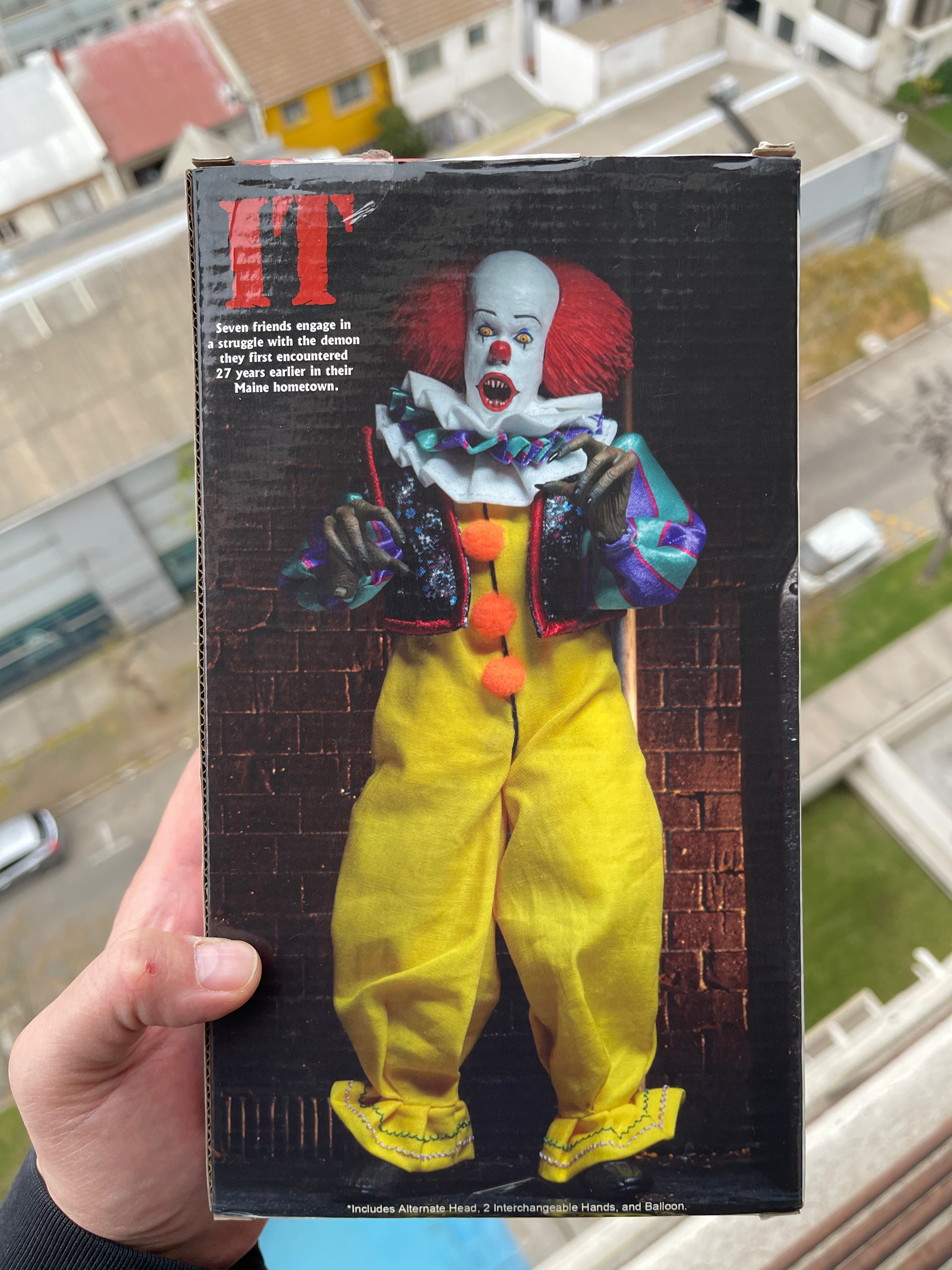 NECA IT (1990) – Pennywise Clothed Figure 8”