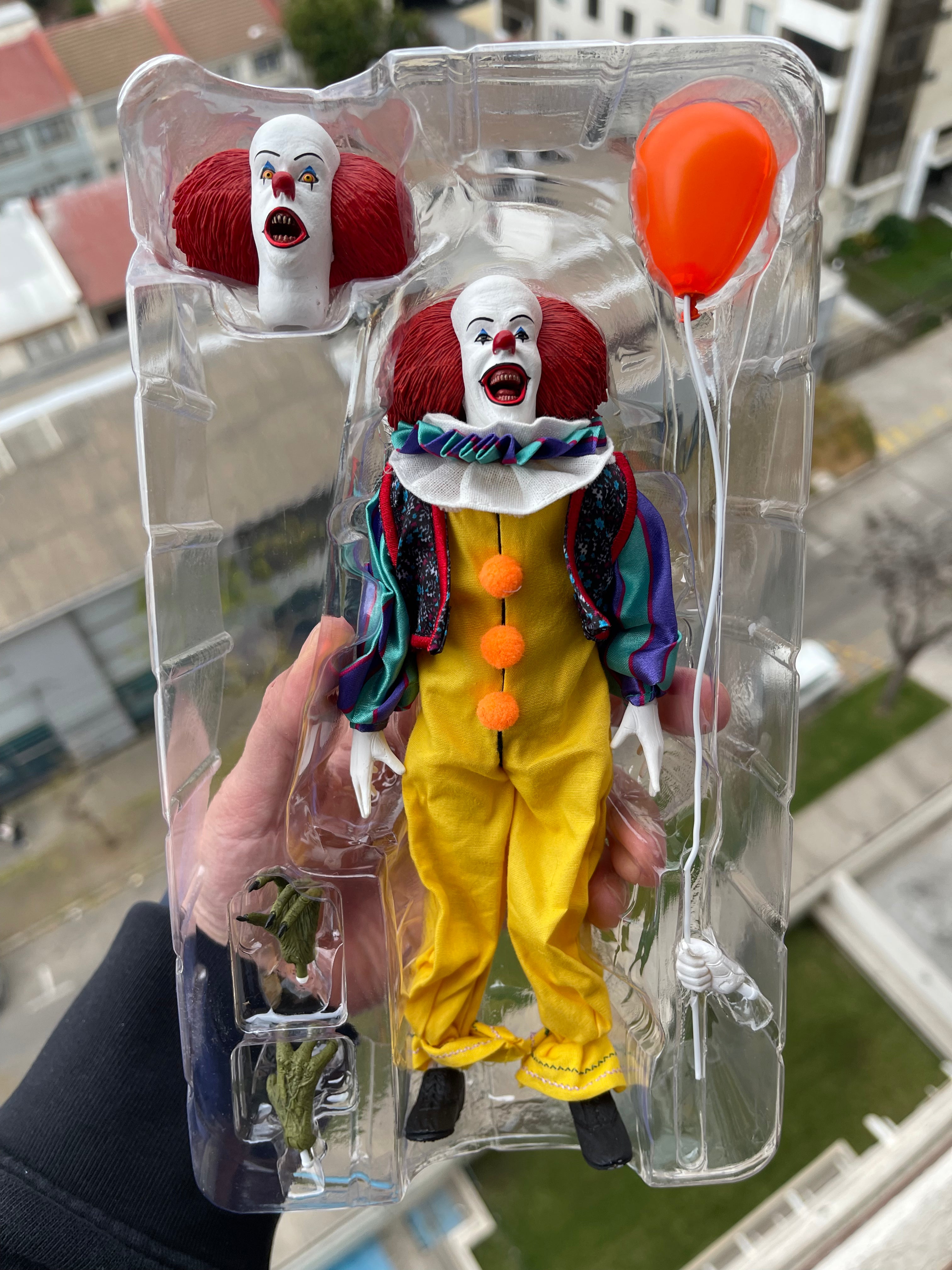 NECA IT (1990) – Pennywise Clothed Figure 8”