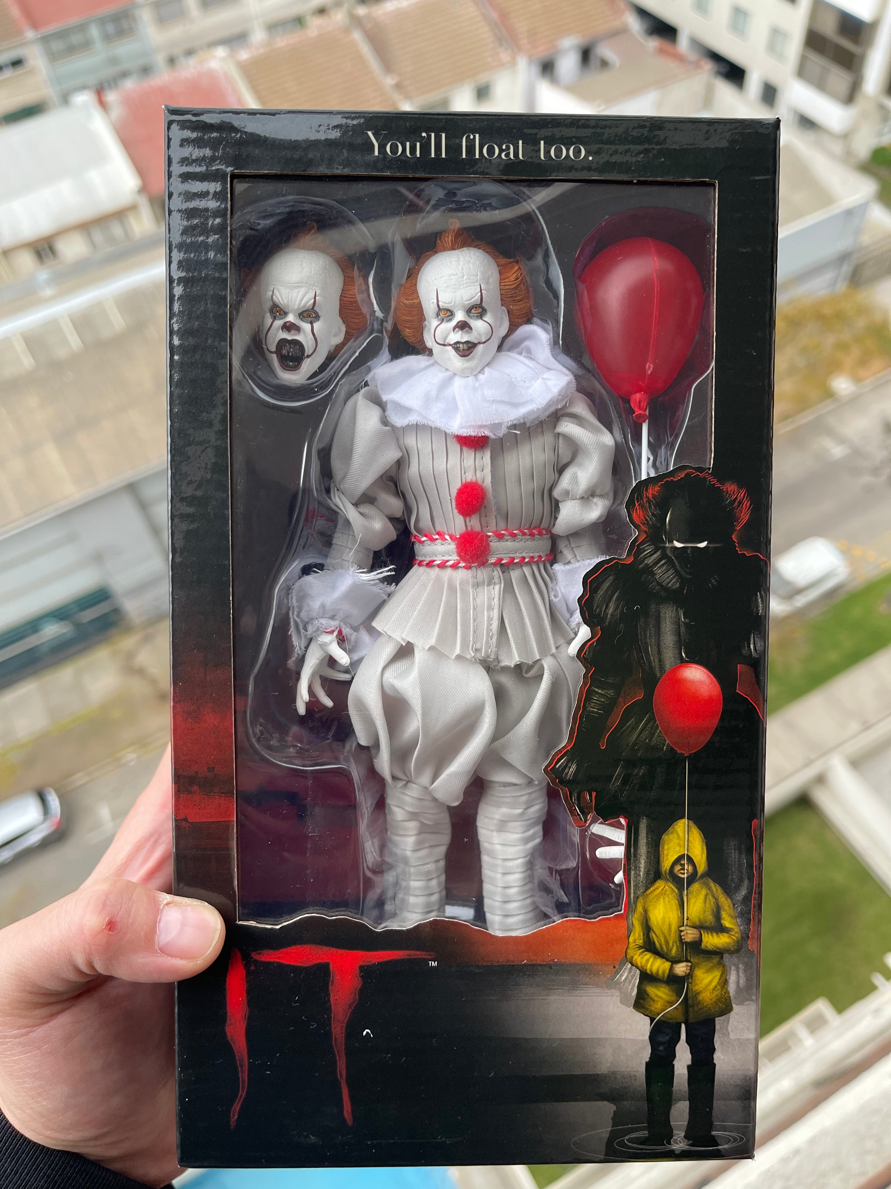 NECA IT (2017) – Pennywise Clothed Figure 8”