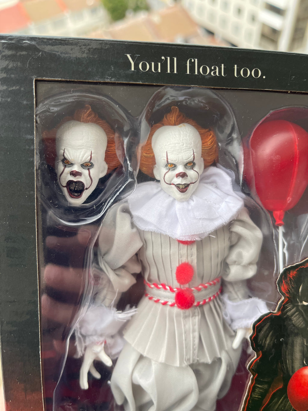 NECA IT (2017) – Pennywise Clothed Figure 8”