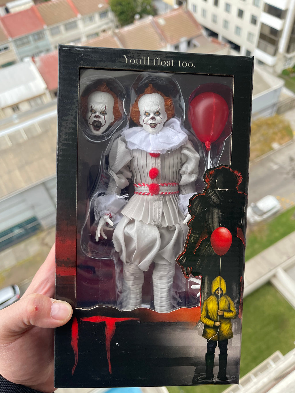 NECA IT (2017) – Pennywise Clothed Figure 8”