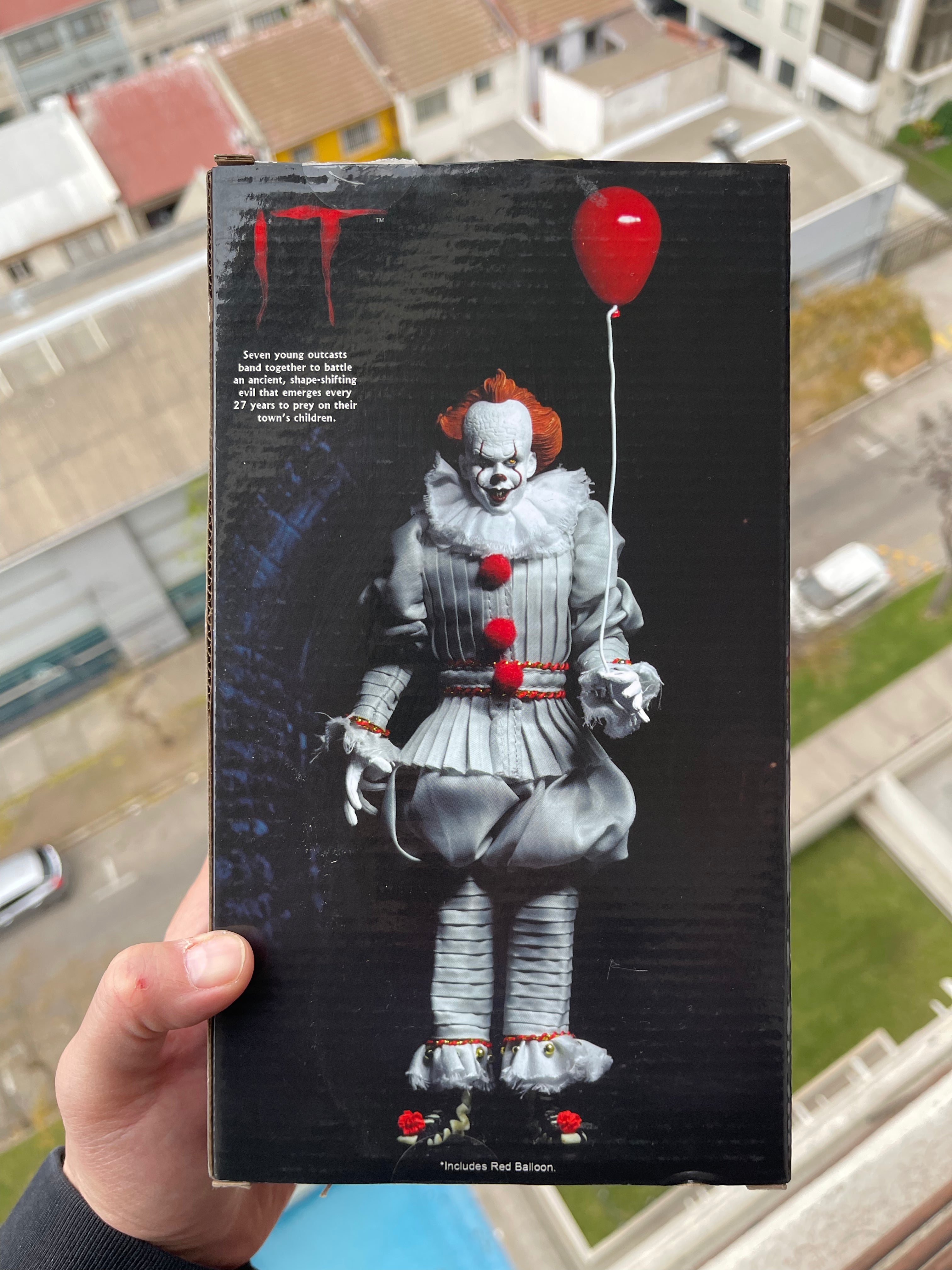 NECA IT (2017) – Pennywise Clothed Figure 8”