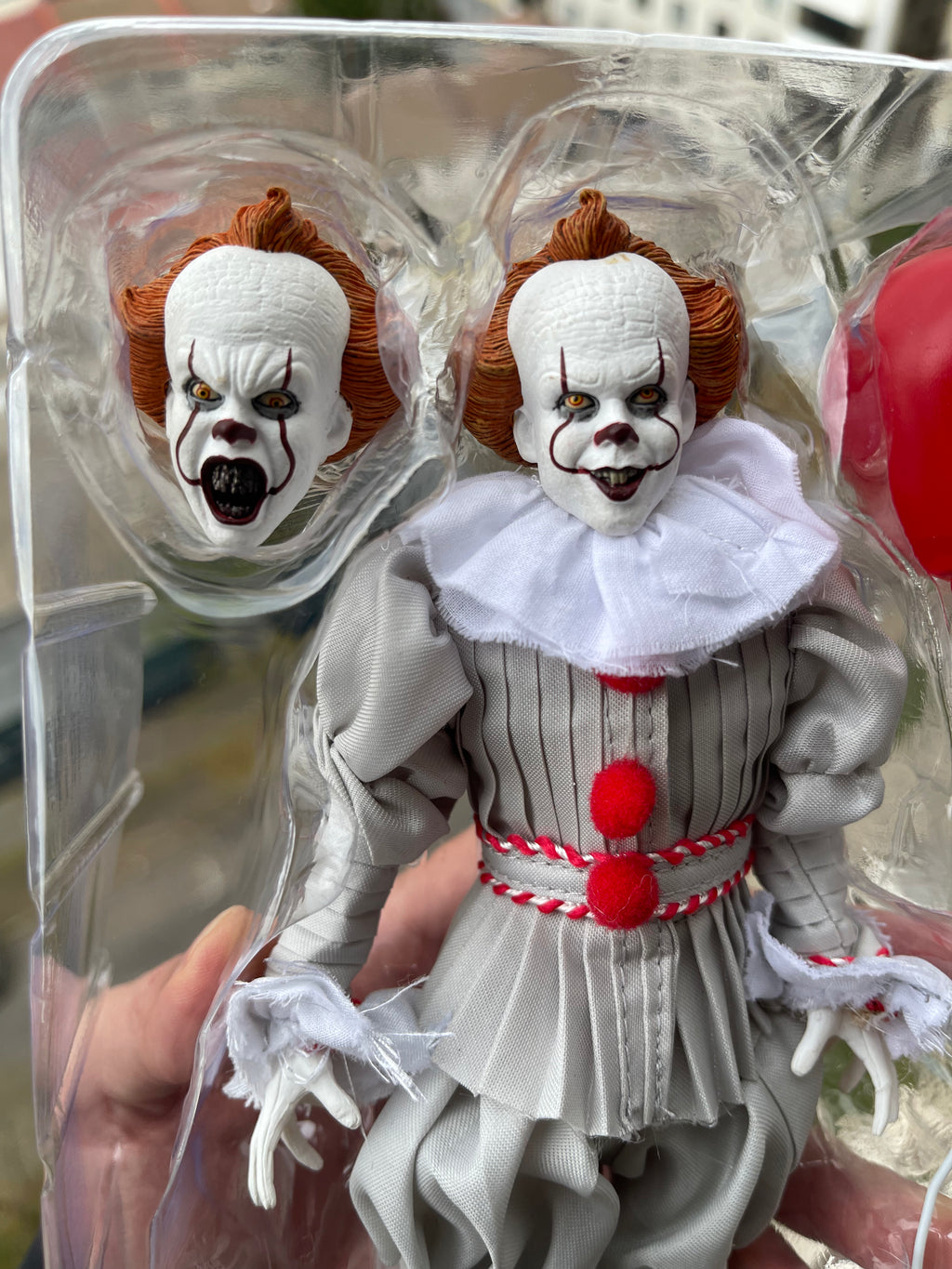 NECA IT (2017) – Pennywise Clothed Figure 8”