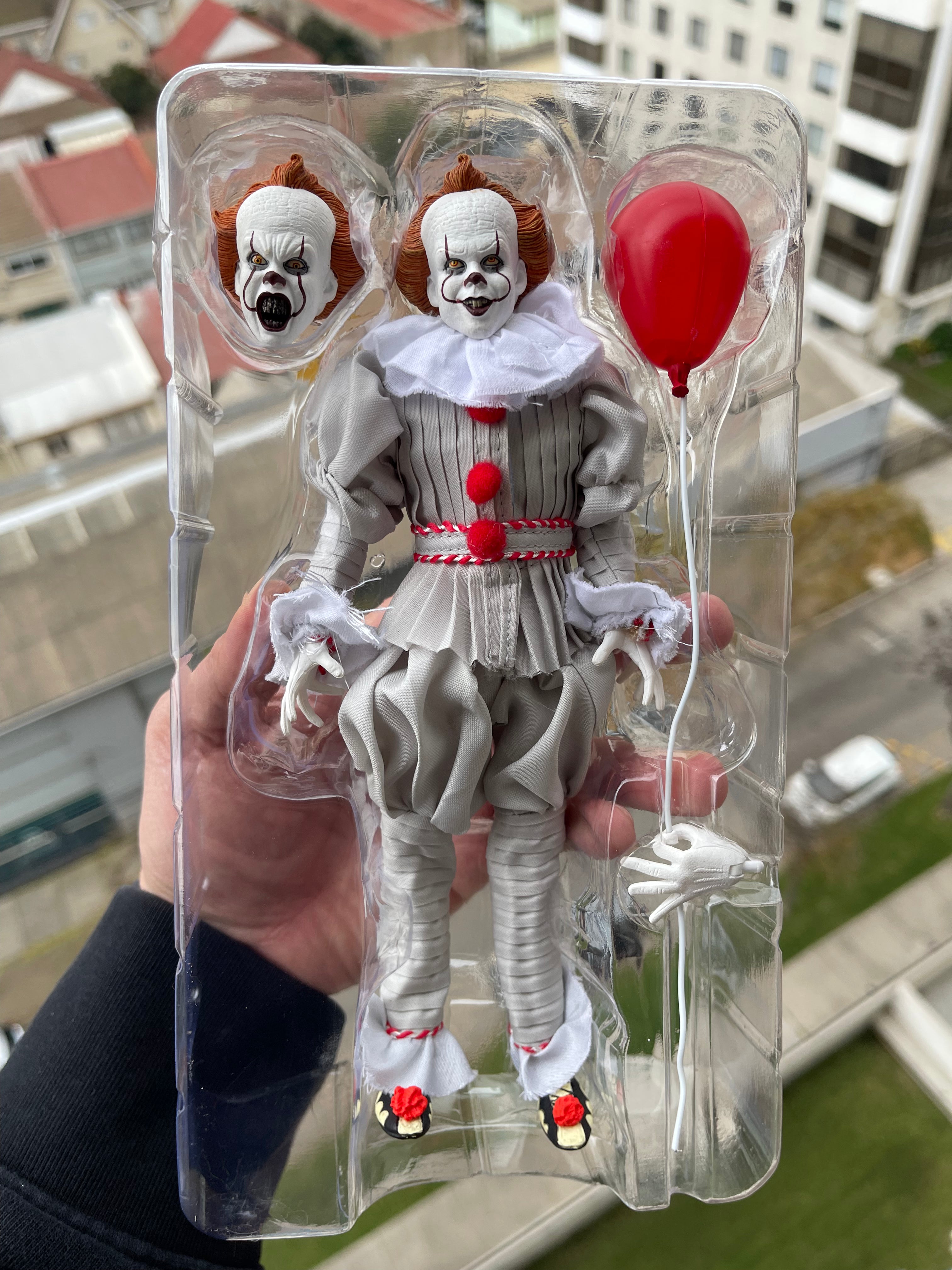 NECA IT (2017) – Pennywise Clothed Figure 8”
