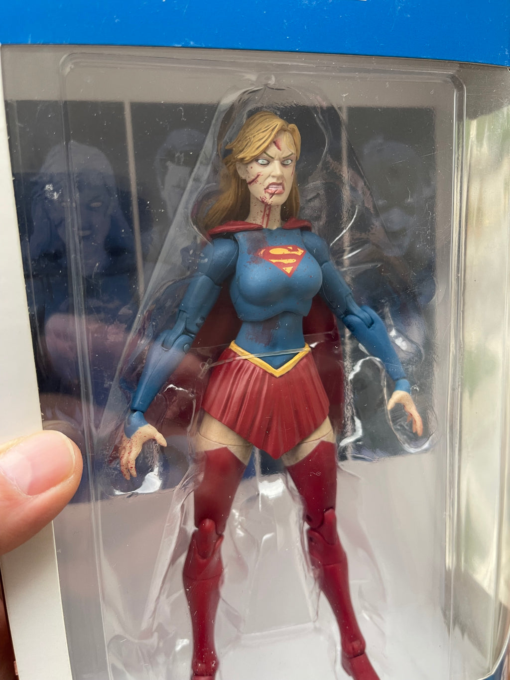 DCeased Supergirl – McFarlane Toys / DC Essentials