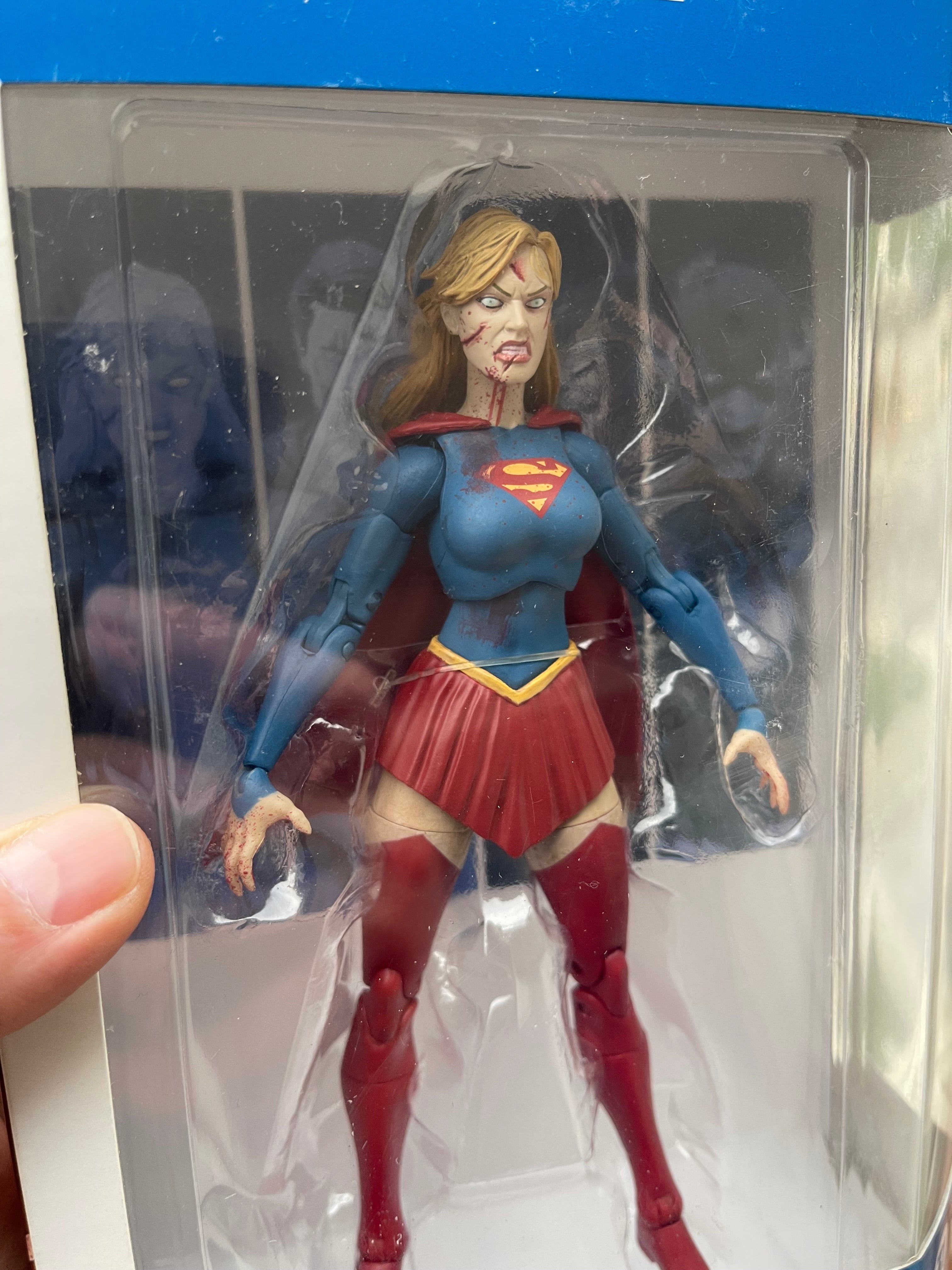 DCeased Supergirl – McFarlane Toys / DC Essentials