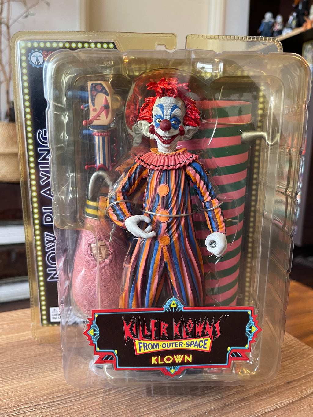 SOTA TOYS Killer Klowns from Outer Space – Klown “Orange & Blue Stripes” Series 2