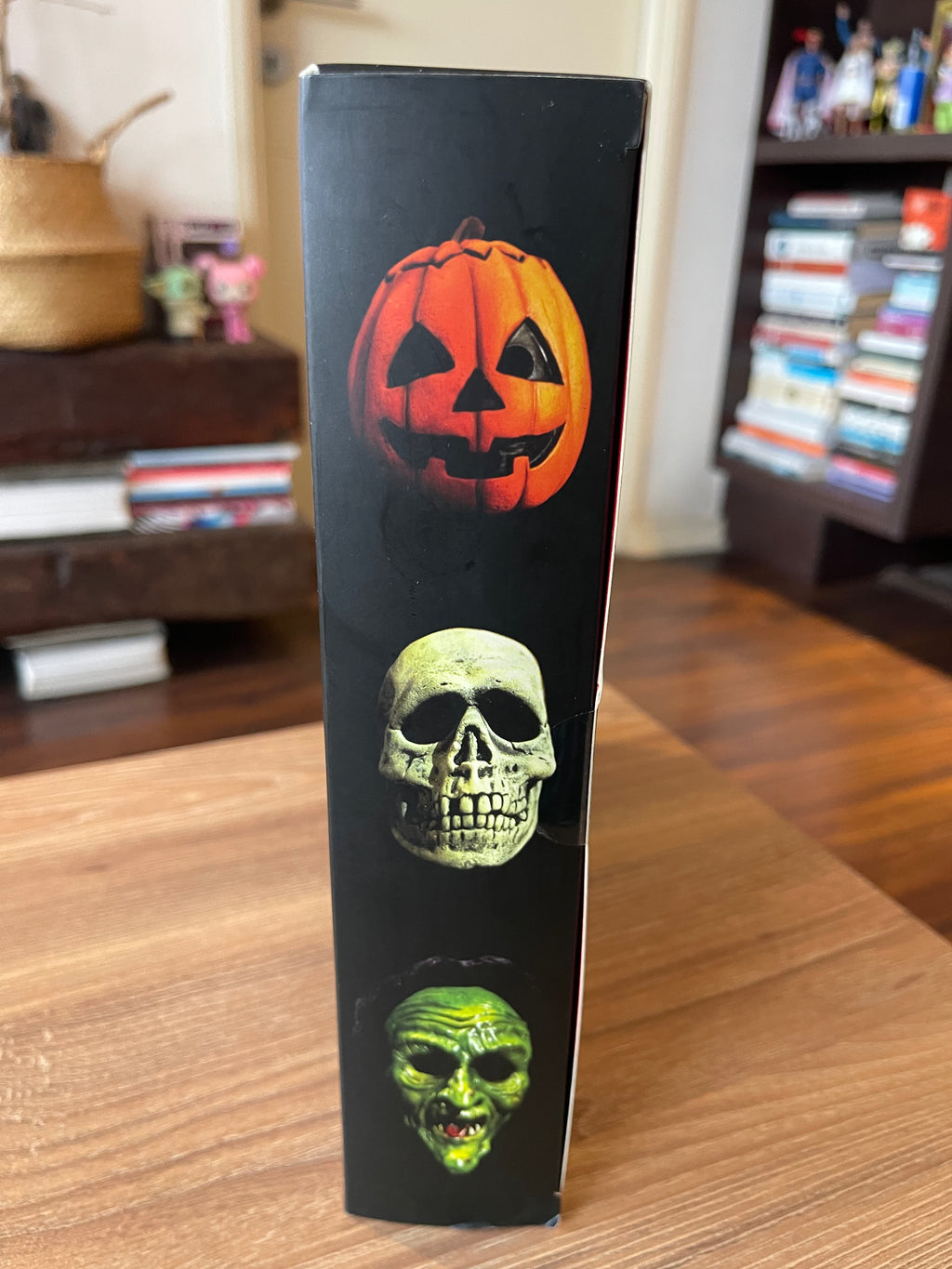 NECA Halloween III: Season of the Witch – Trick-or-Treaters Retro Cloth 3-Pack