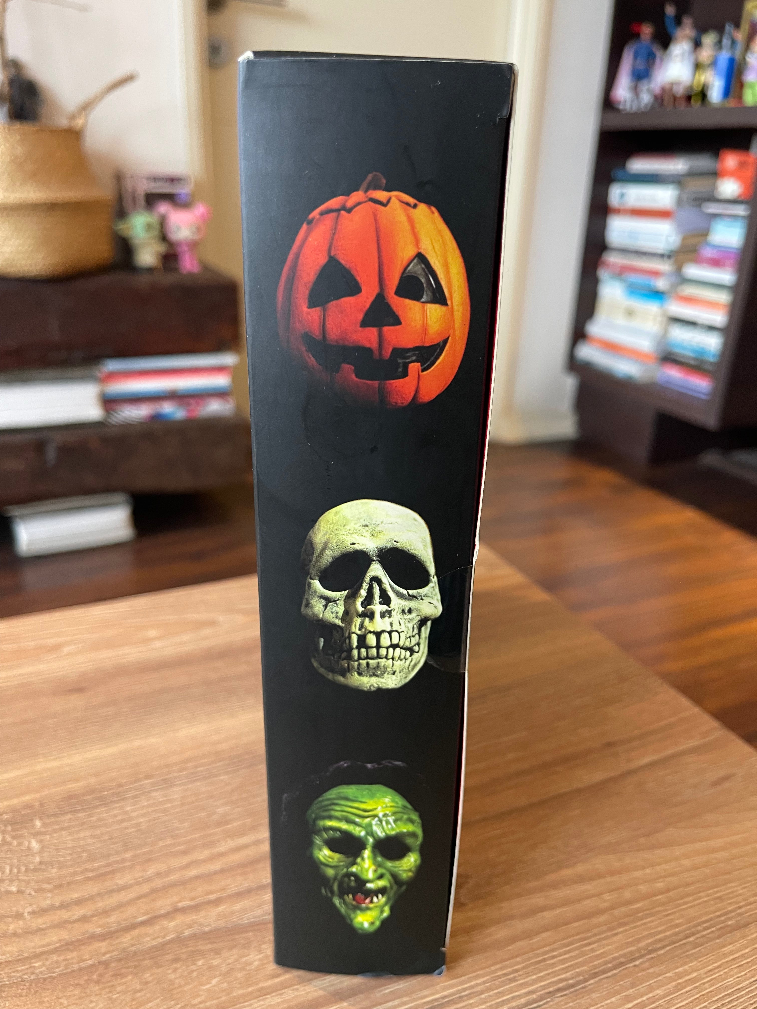 NECA Halloween III: Season of the Witch – Trick-or-Treaters Retro Cloth 3-Pack