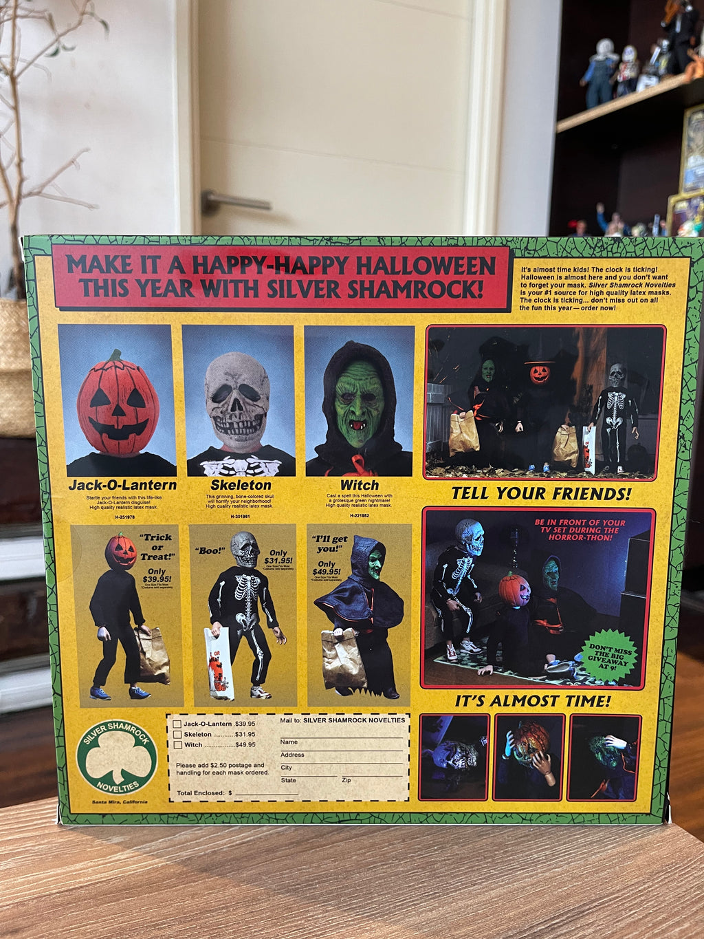 NECA Halloween III: Season of the Witch – Trick-or-Treaters Retro Cloth 3-Pack