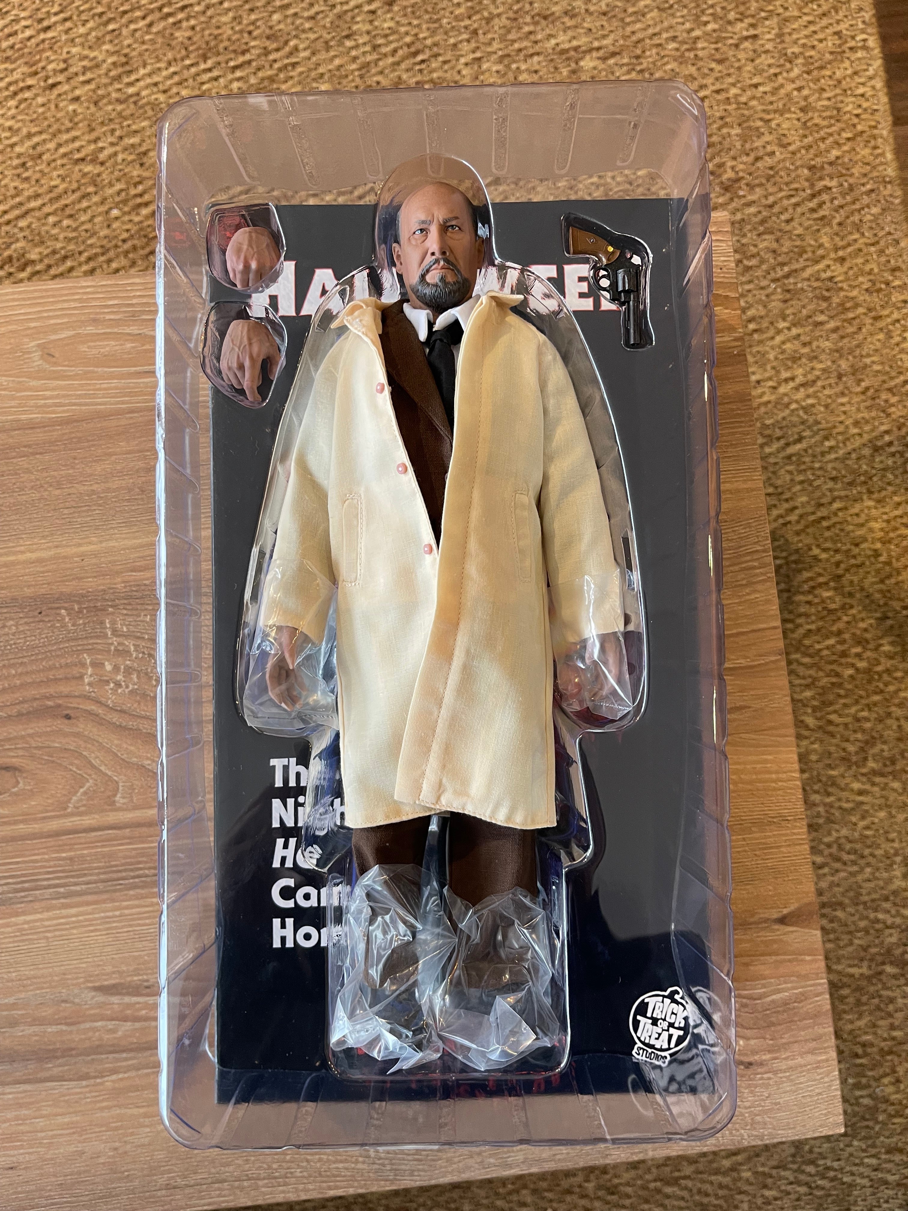 Dr. Samuel Loomis 1/6 (Halloween 1978) – Trick or Treat Studios