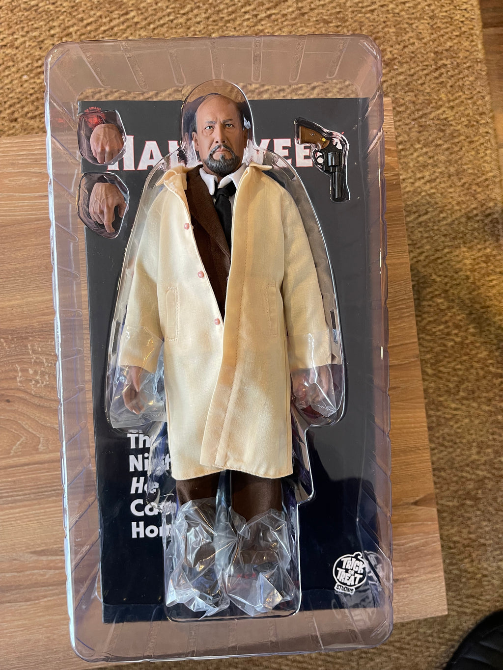 Dr. Samuel Loomis 1/6 (Halloween 1978) – Trick or Treat Studios