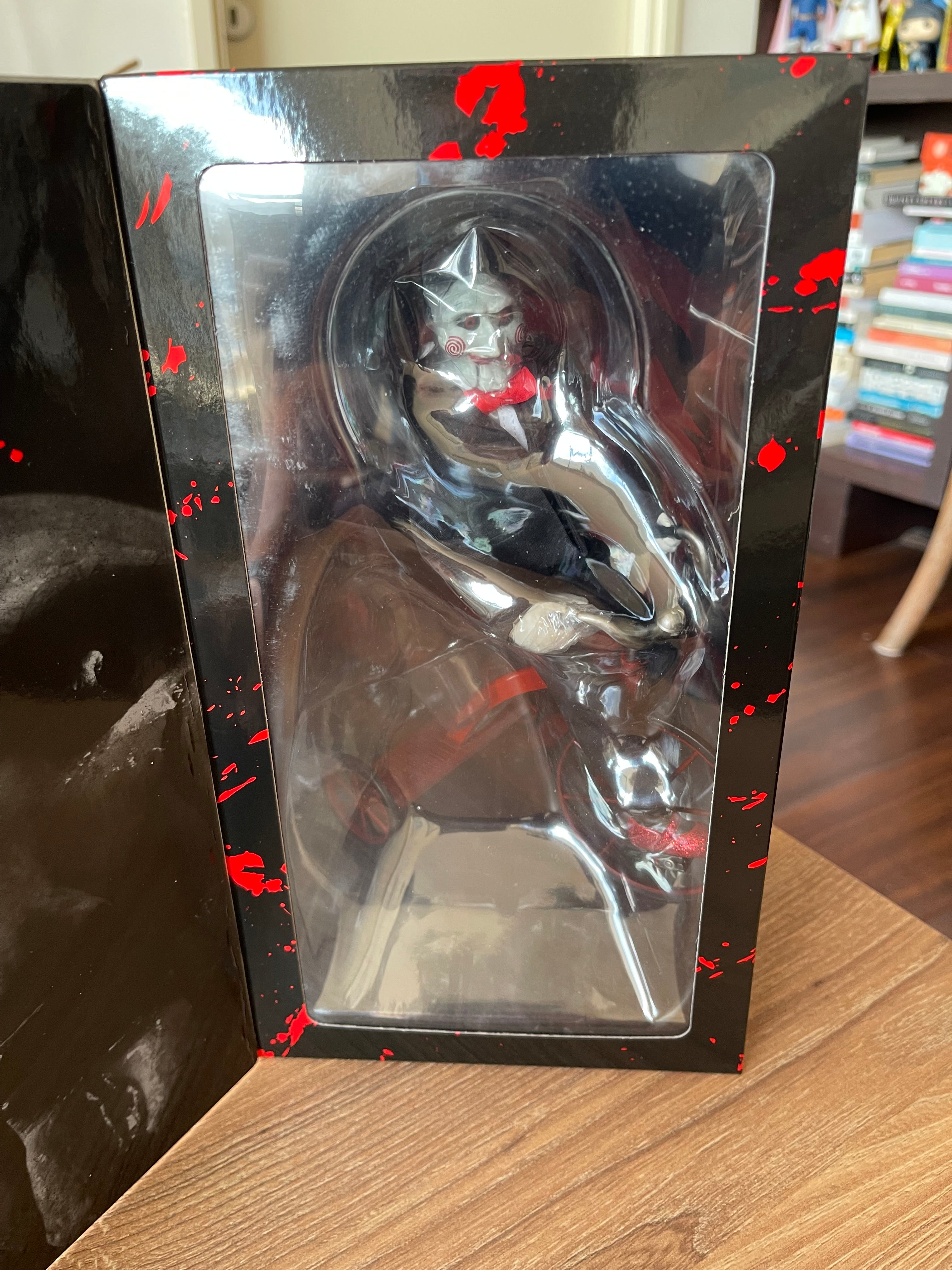 Billy the Puppet con Triciclo 1/6 (Saw) – Trick or Treat Studios