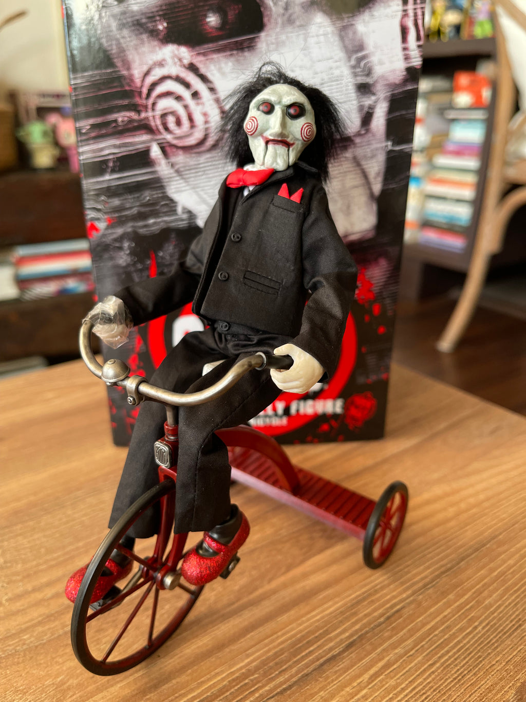 Billy the Puppet con Triciclo 1/6 (Saw) – Trick or Treat Studios
