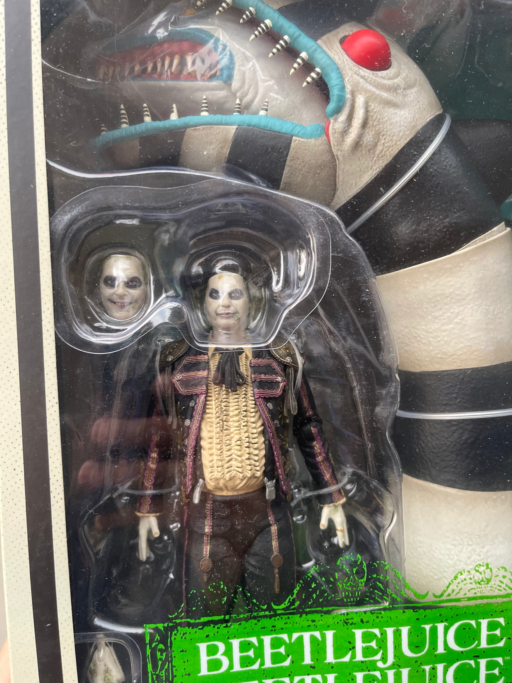 Figura Ultimate Matador Beetlejuice &amp; Sandworm de NECA (Beetlejuice Beetlejuice)