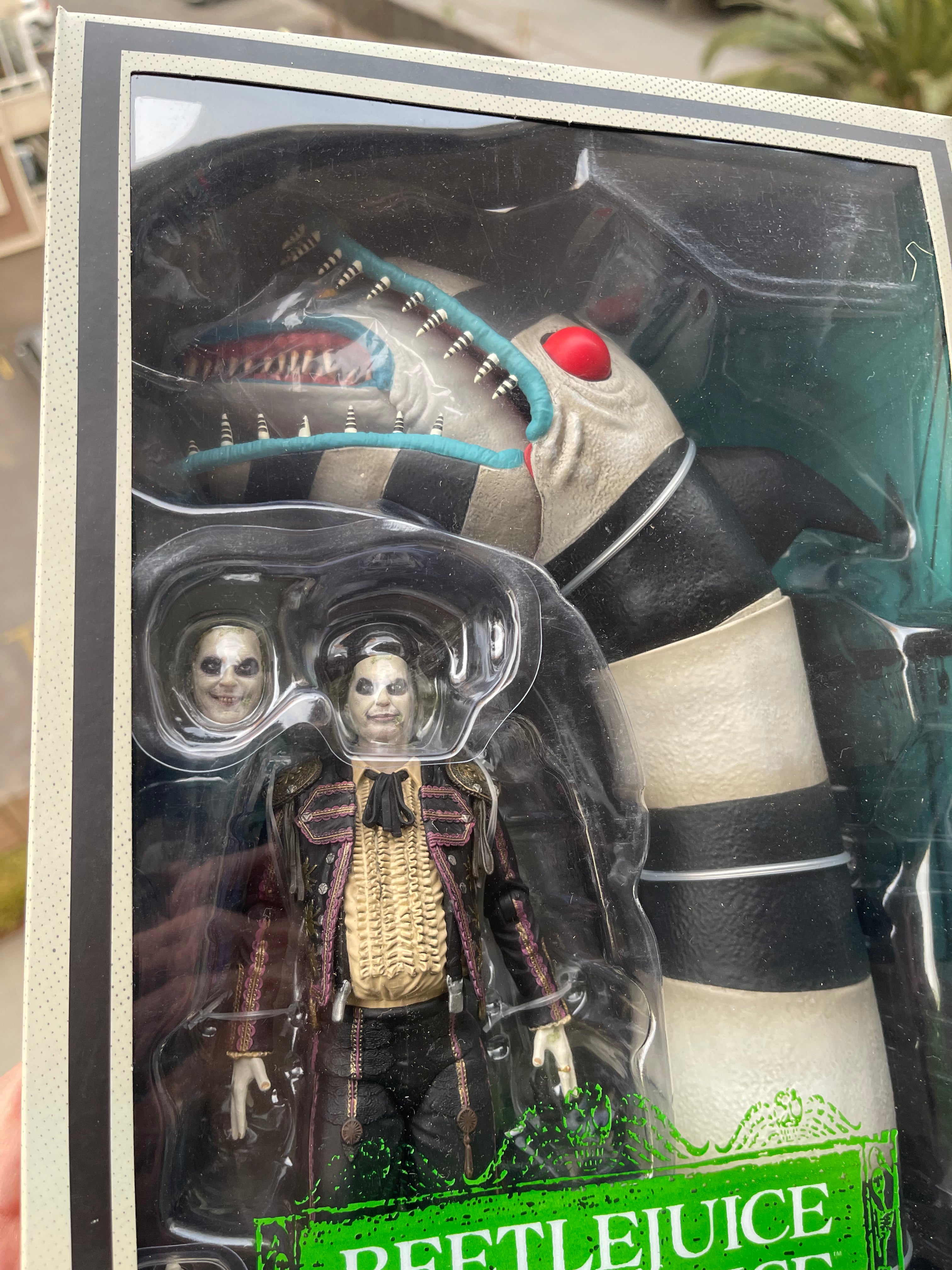 Figura Ultimate Matador Beetlejuice &amp; Sandworm de NECA (Beetlejuice Beetlejuice)
