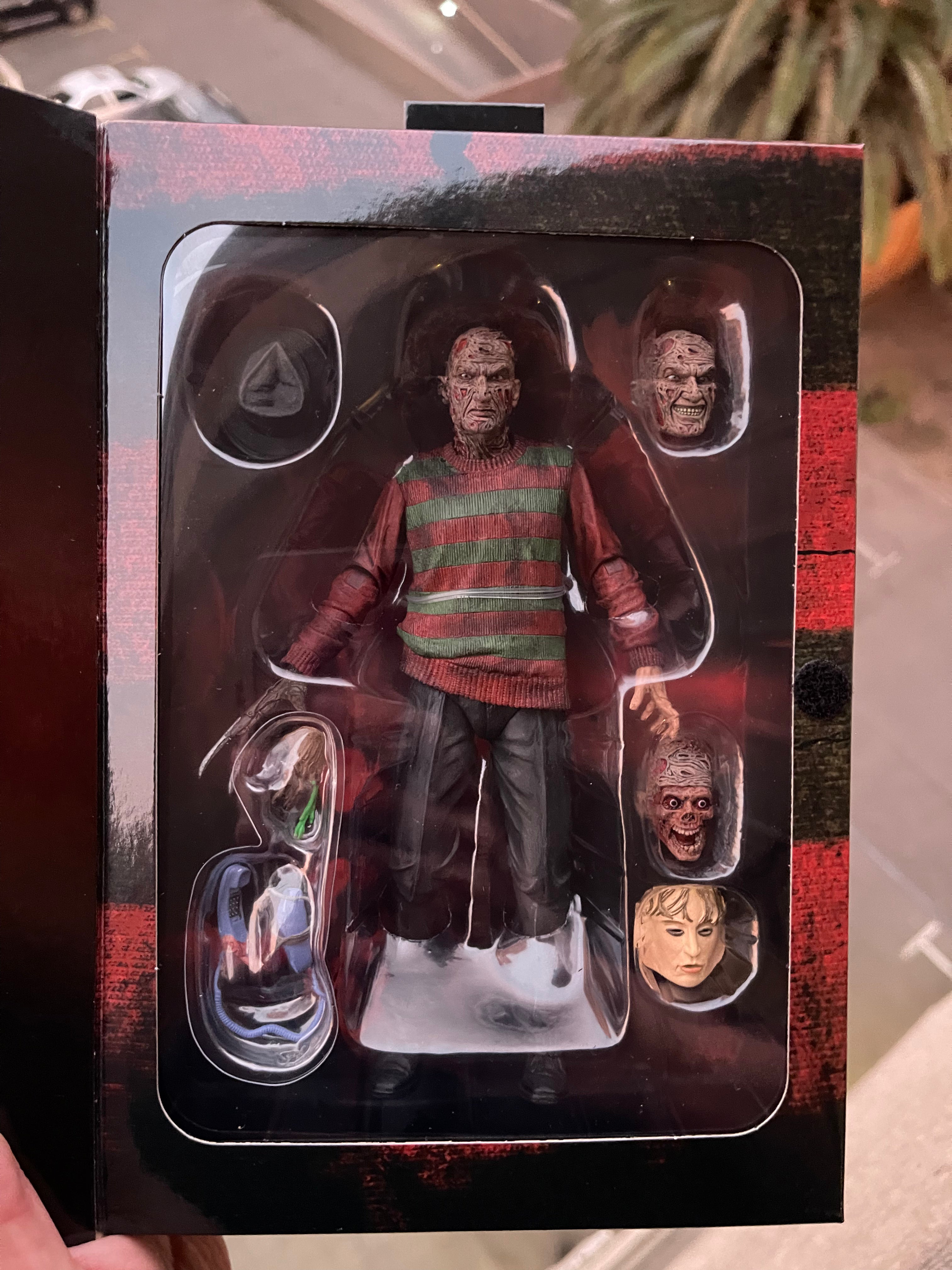 NECA Ultimate Freddy Krueger 30.º Aniversario