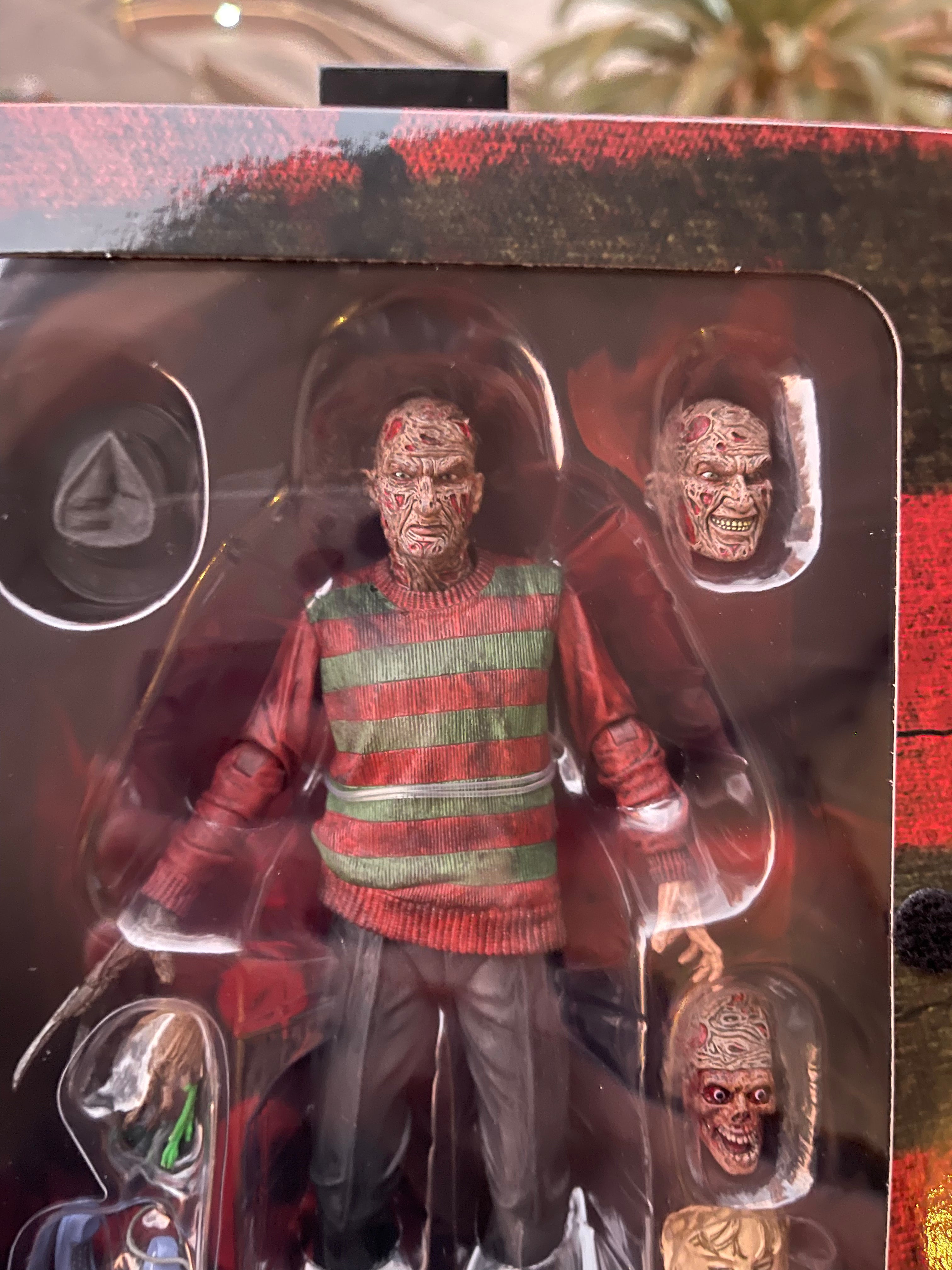NECA Ultimate Freddy Krueger 30.º Aniversario