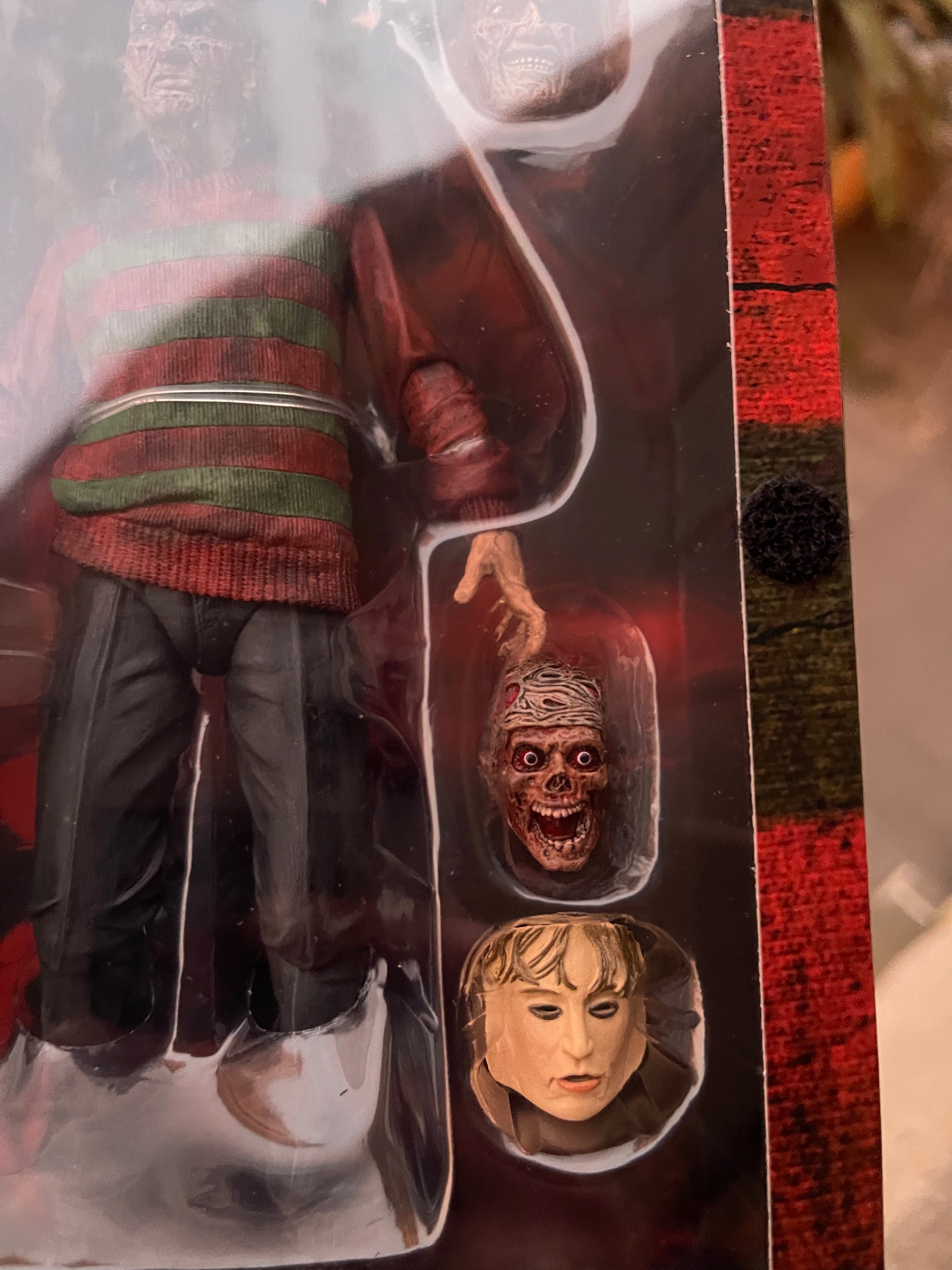 NECA Ultimate Freddy Krueger 30.º Aniversario