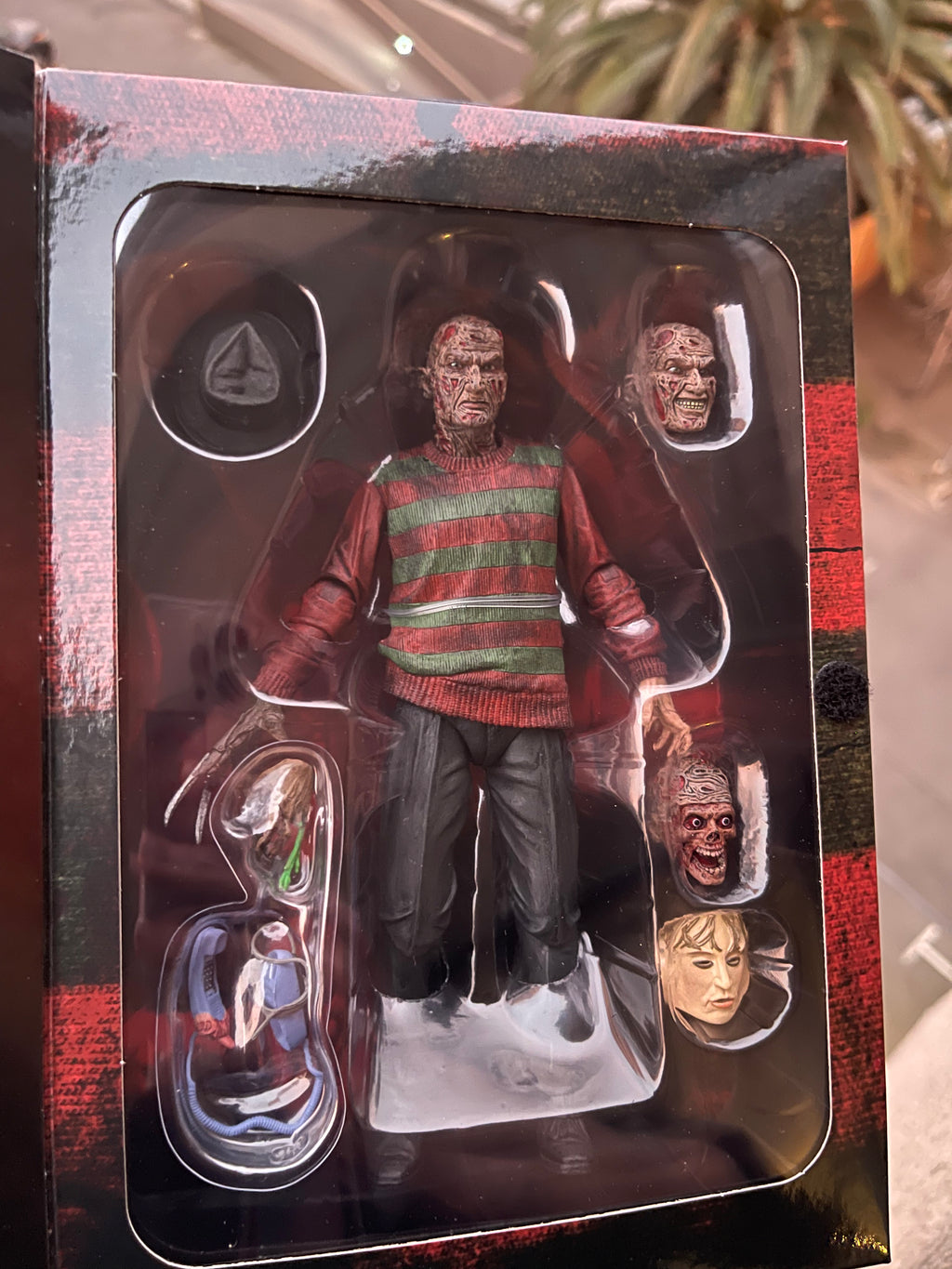 NECA Ultimate Freddy Krueger 30.º Aniversario