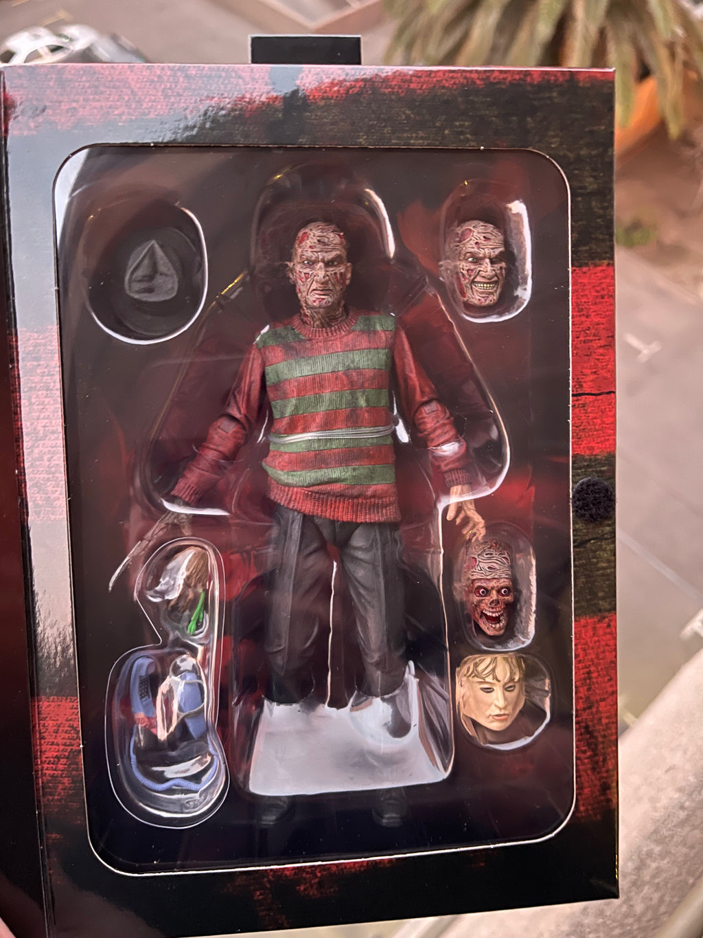 NECA Ultimate Freddy Krueger 30.º Aniversario