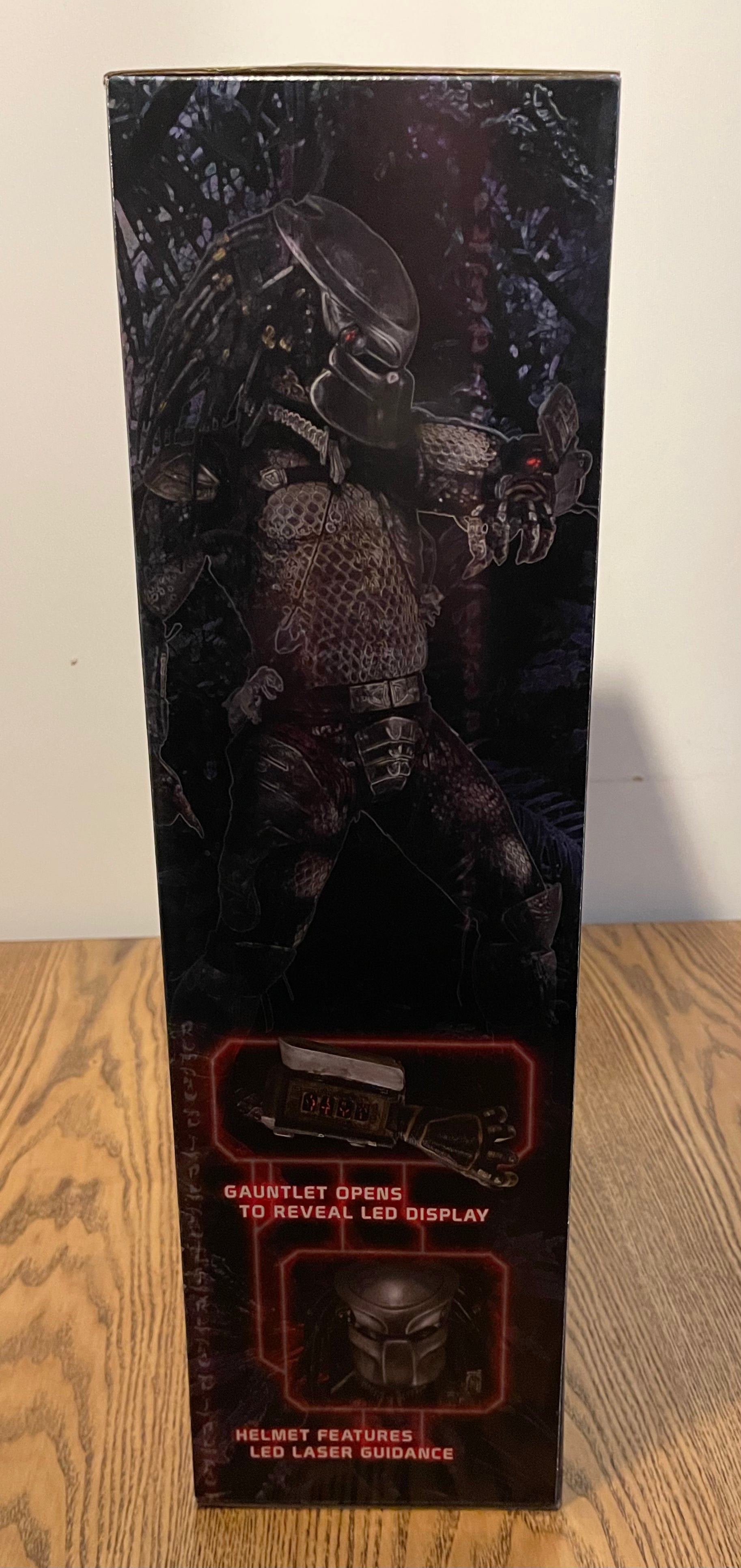 figura NECA Predator Jungle Hunter 1/4 Scale con LED