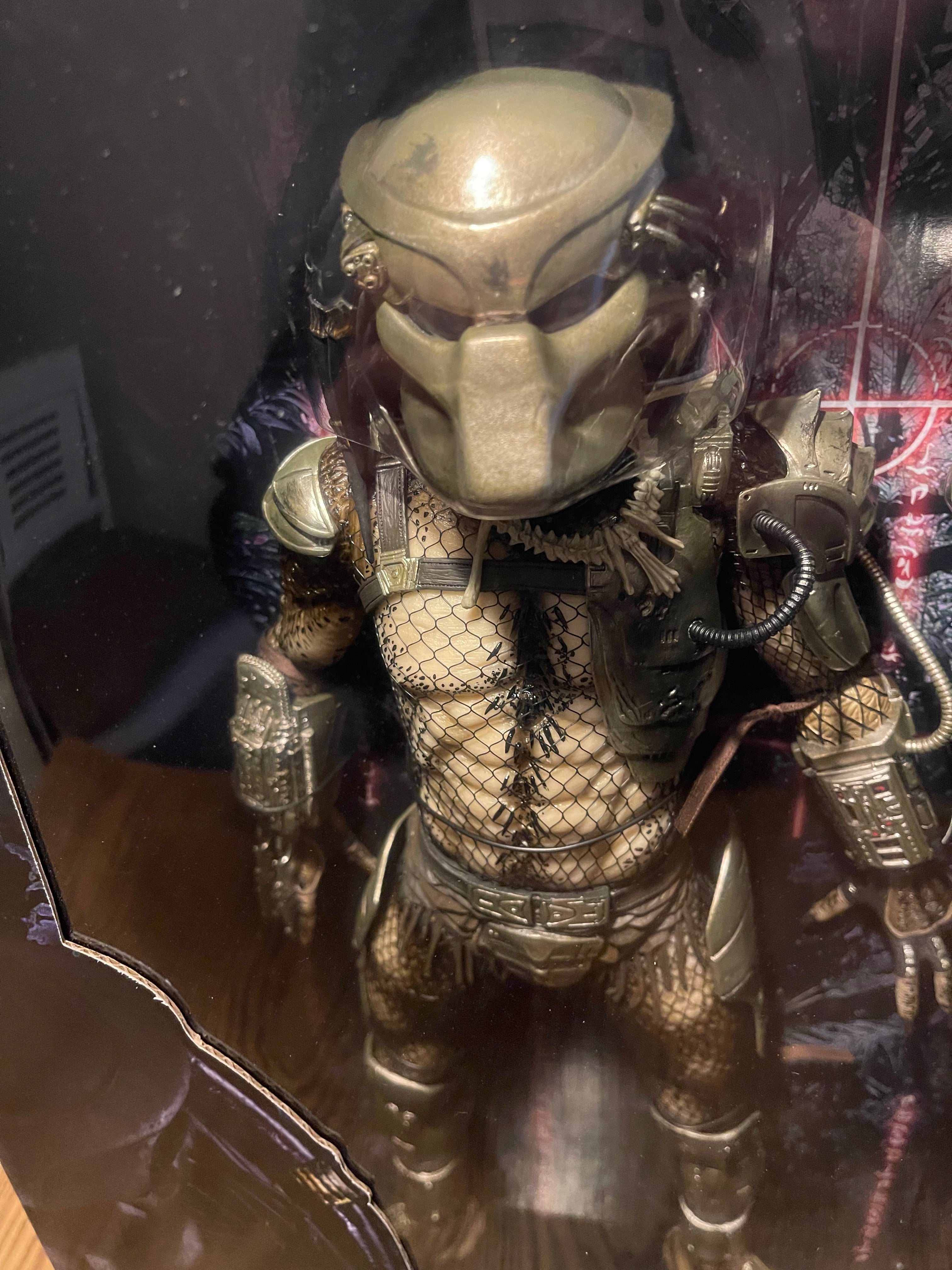figura NECA Predator Jungle Hunter 1/4 Scale con LED