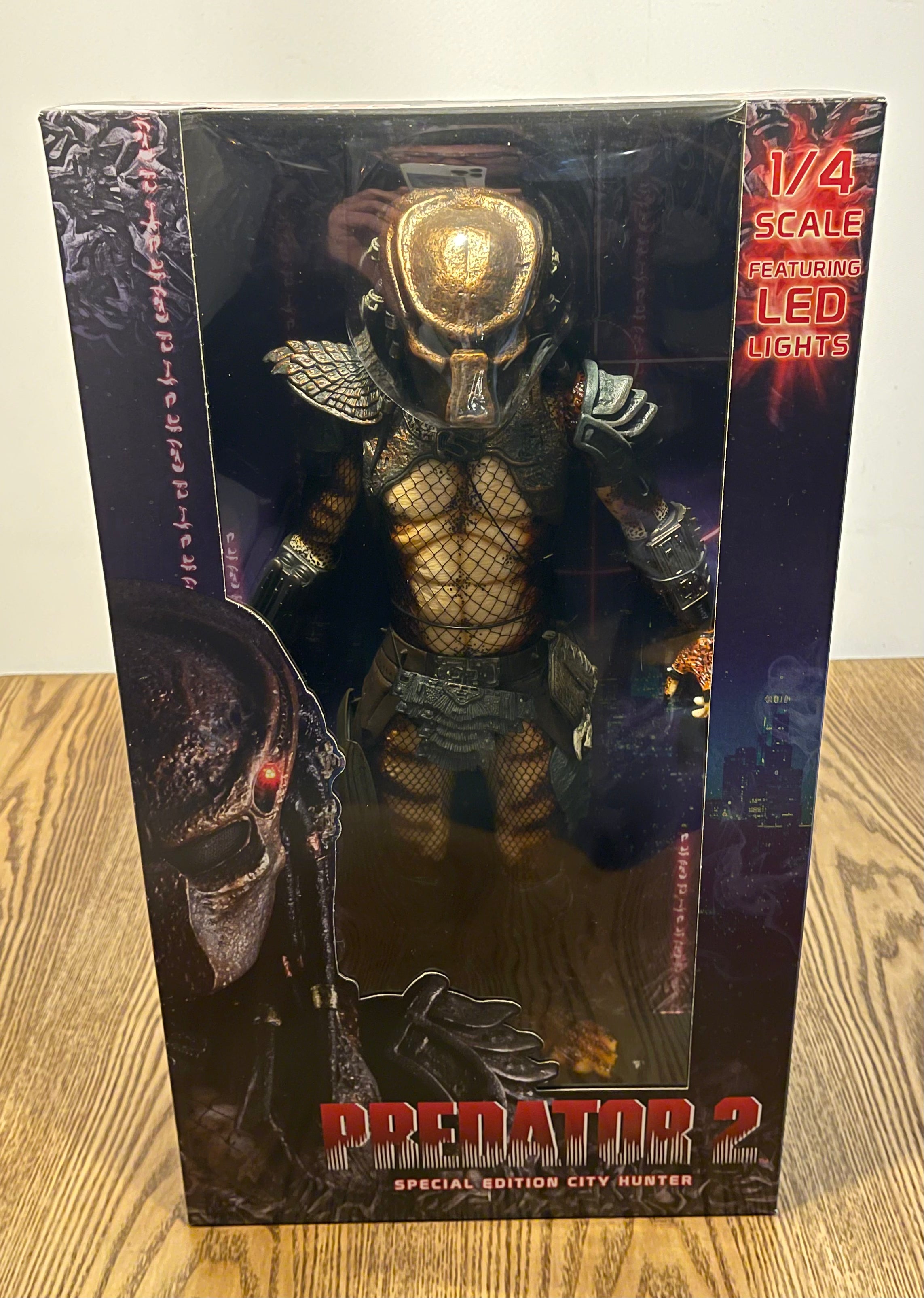 NECA Predator 2 City Hunter 1/4 Scale con LED