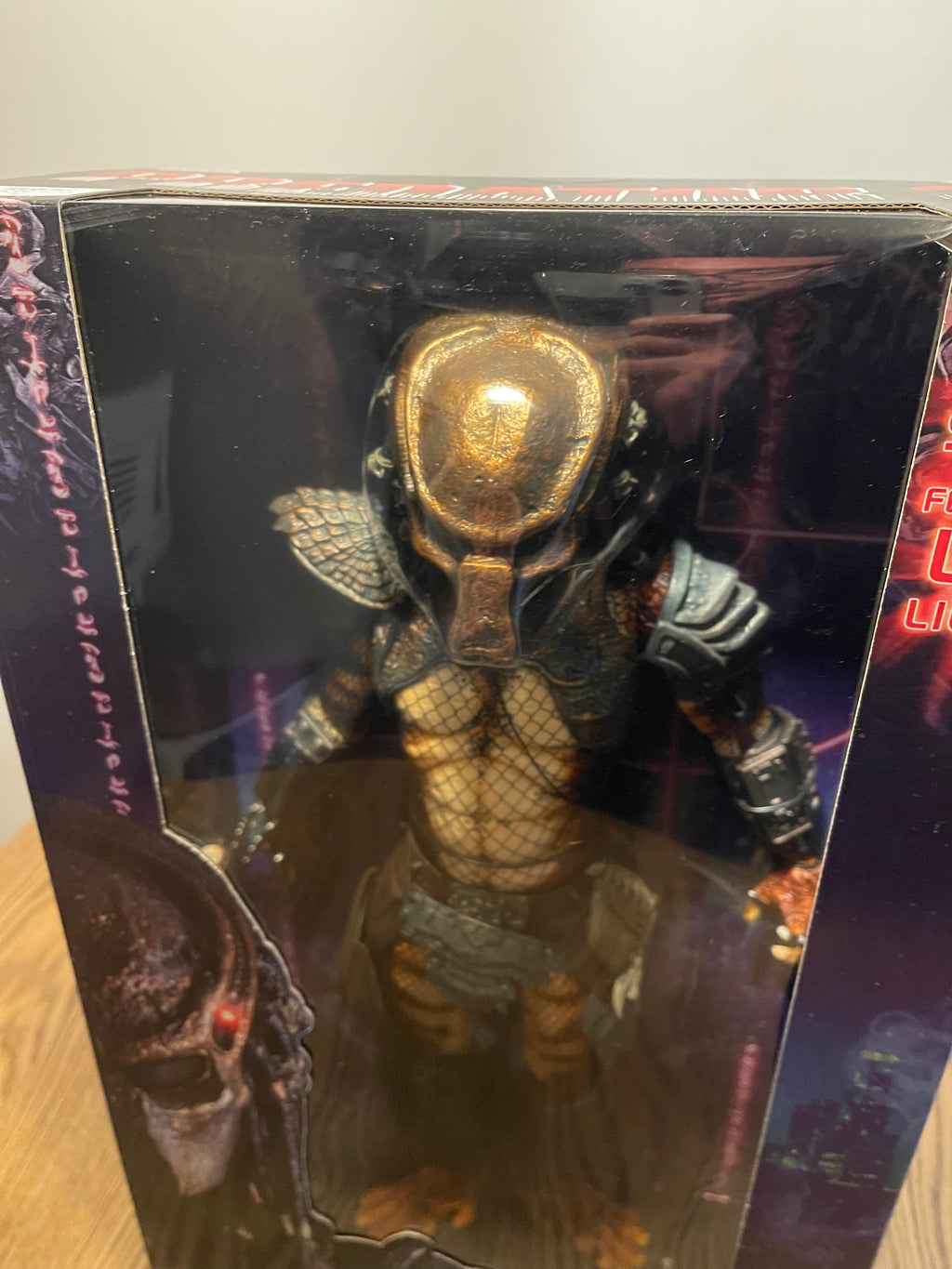 NECA Predator 2 City Hunter 1/4 Scale con LED
