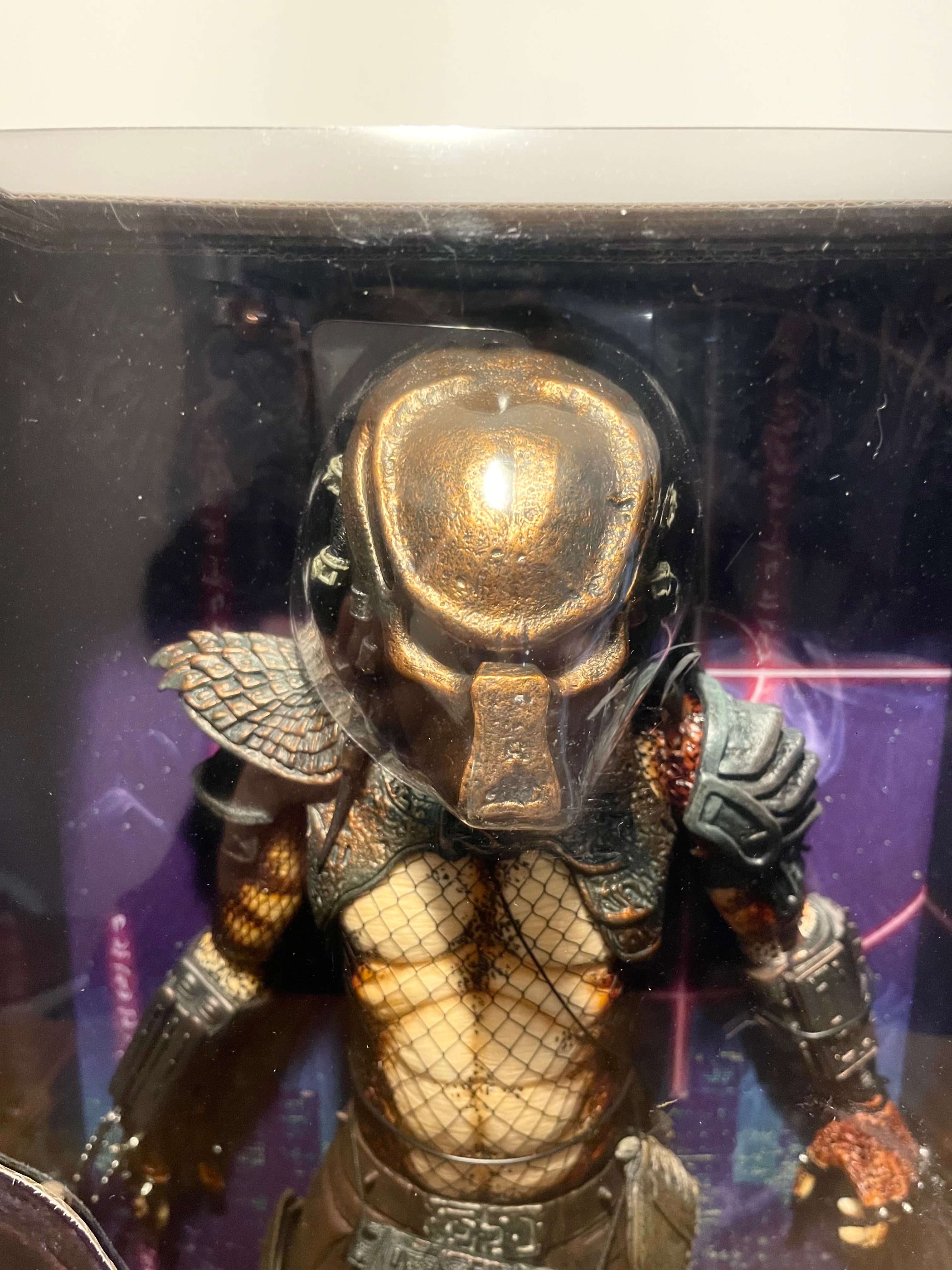 NECA Predator 2 City Hunter 1/4 Scale con LED