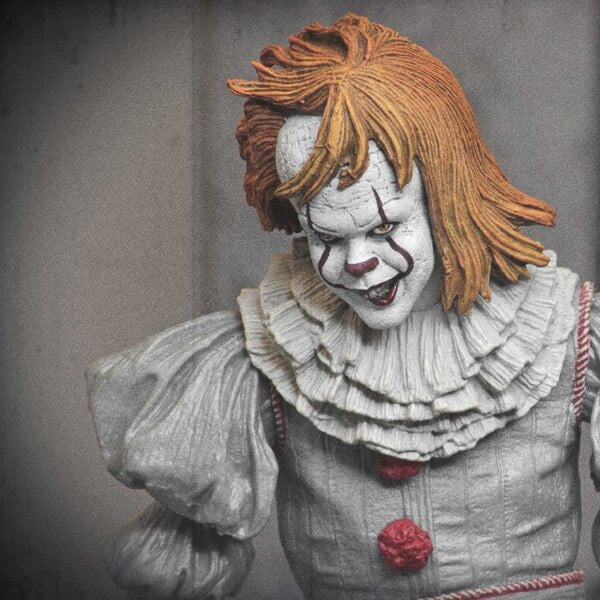 The Many Faces of Pennywise (caja 3D) Neca Ultimate