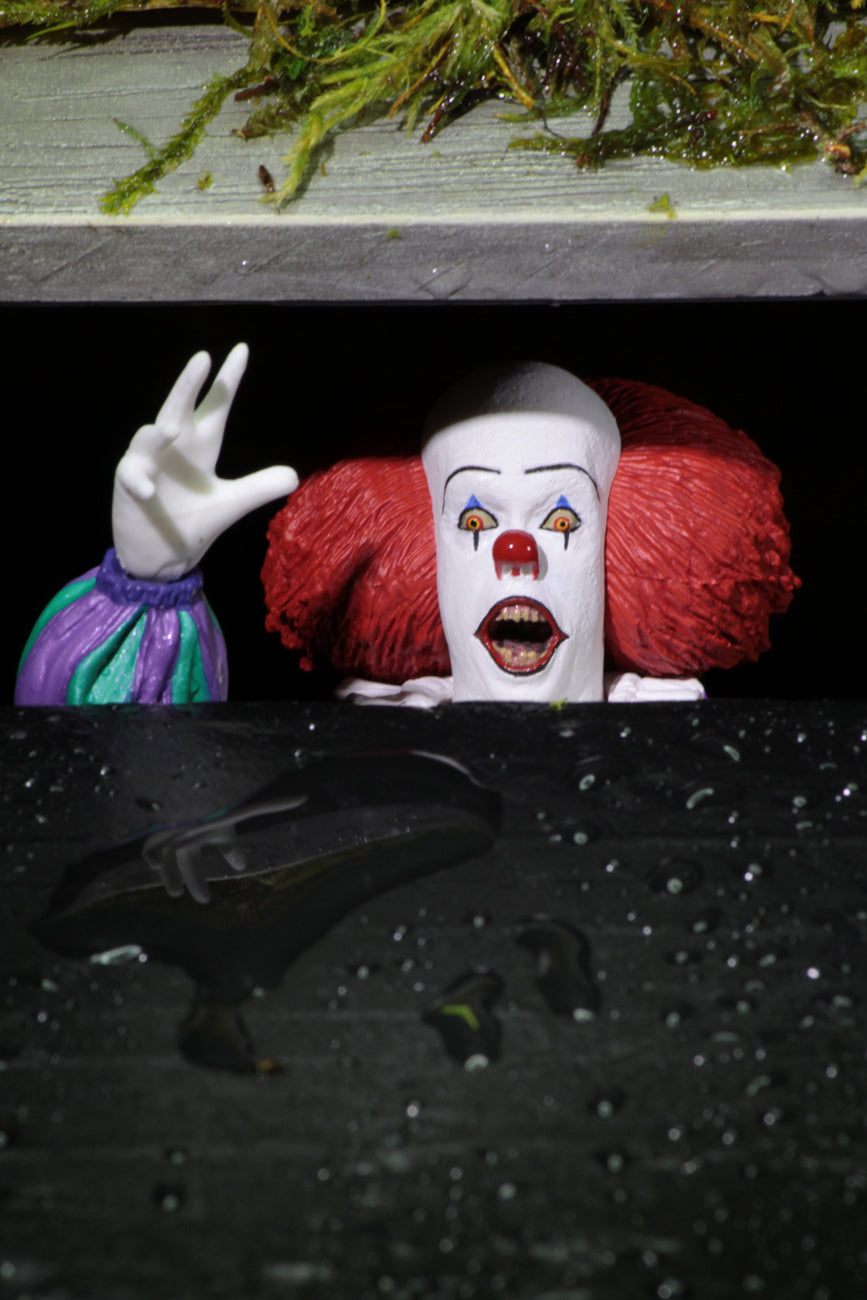 IT Pennywise 1990 Neca Ultimate (Caja Blanca / Retro Packaging)