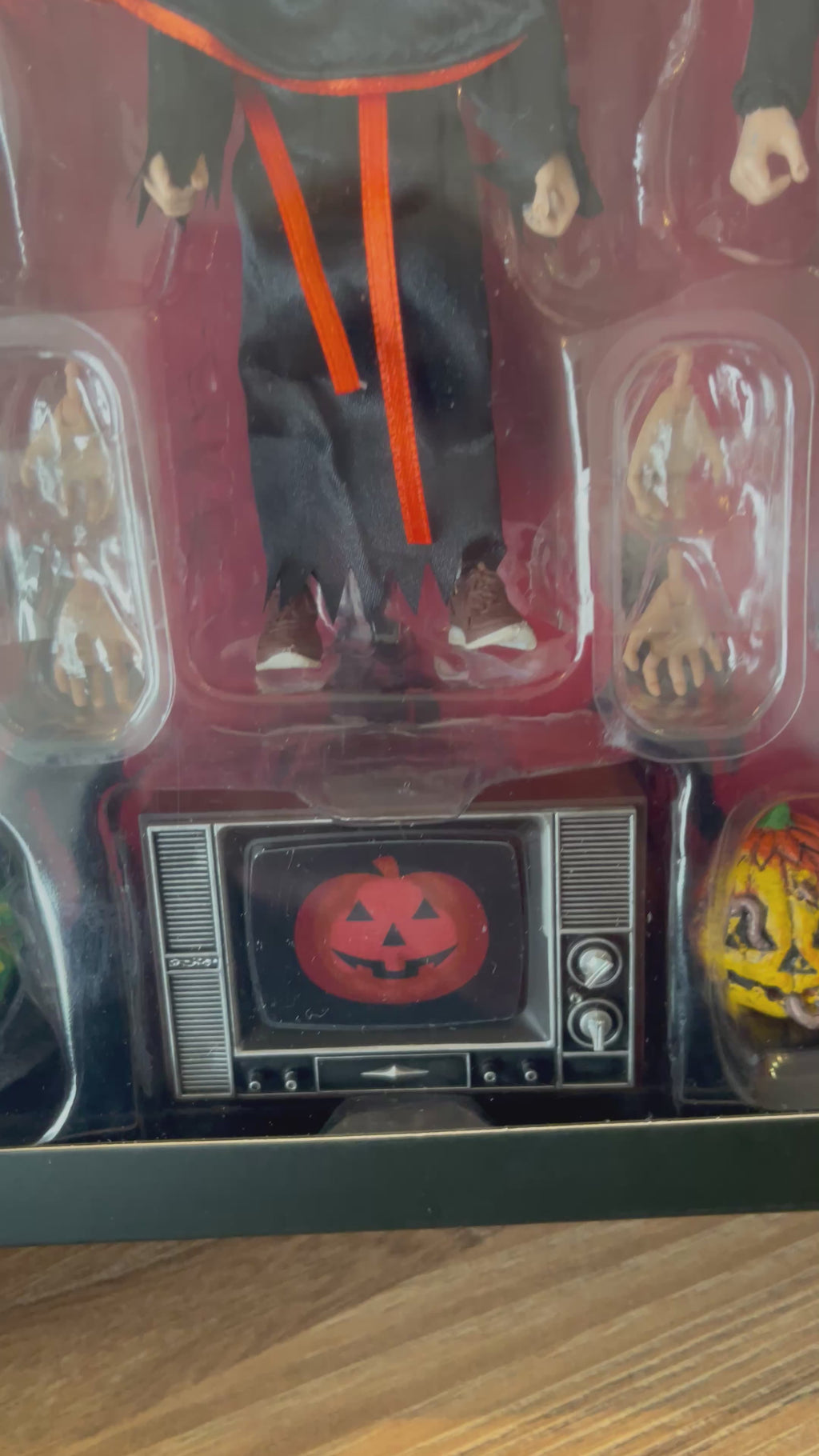 NECA Halloween III: Season of the Witch – Trick-or-Treaters Retro Cloth 3-Pack